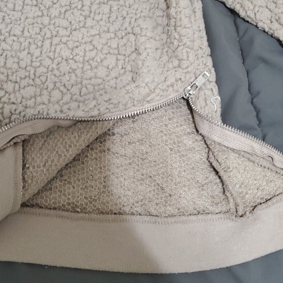 Sweater - Picture 4 of 4